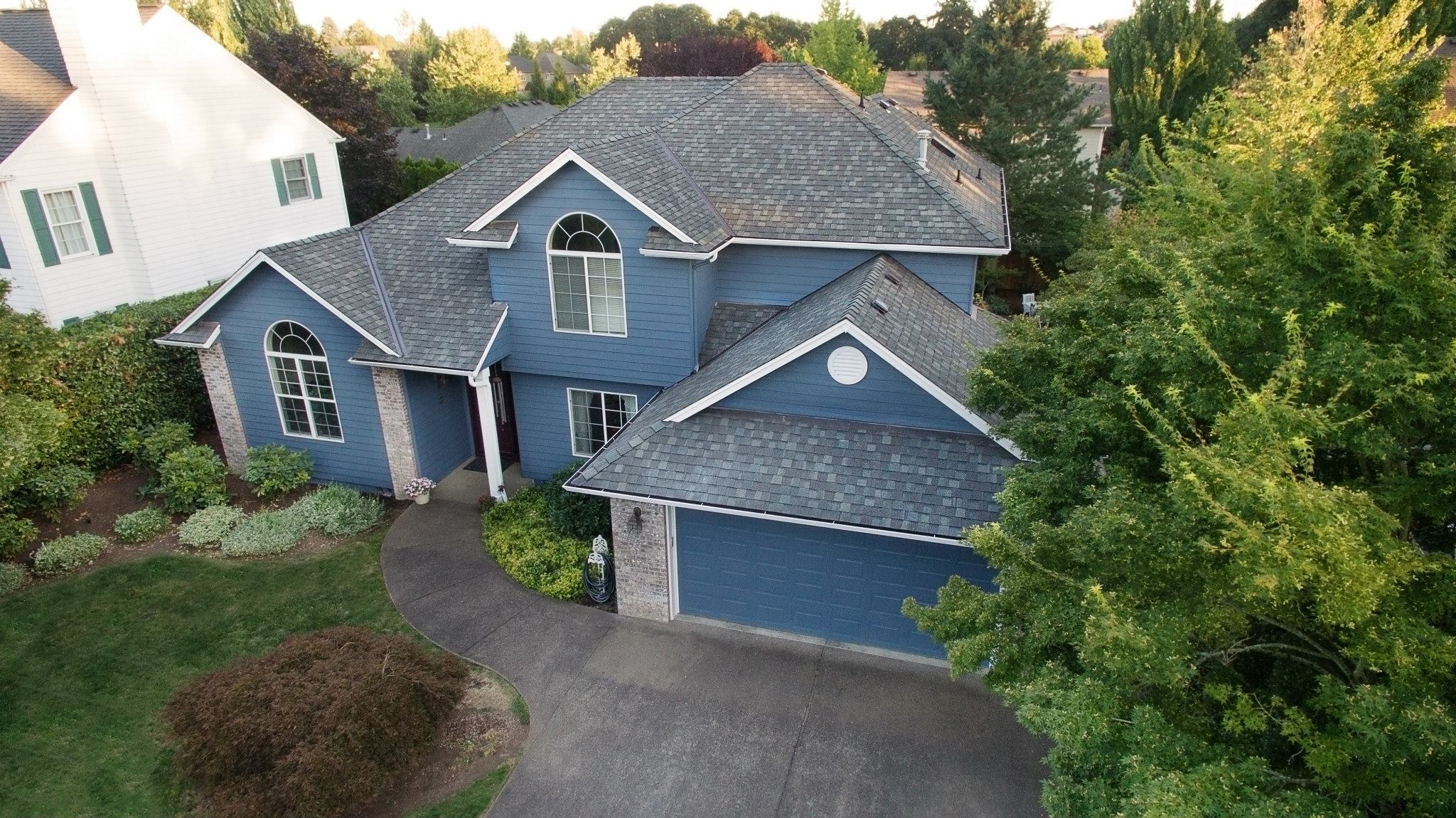 VALLEY ROOFING did the roof and gutters on this home in Oregon